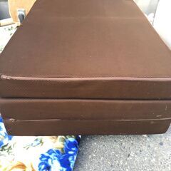 JM20647S)三つ折りマットレス 幅：約97cm 厚さ：約9cm  奥行：約195cm 中古品【取りに来られる方限定】の画像
