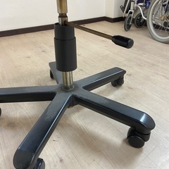 椅子　デスクチェアー　事務椅子
の画像