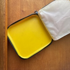 黄色いCDケース　12枚収納の画像