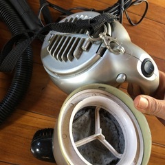 小型コード式掃除機の画像