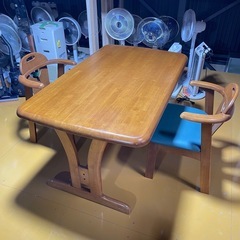 💥激安💥❗️早い者勝ち❗️取りに来られる方限定価格❗️天然木製　モイス ダイニングテーブルセット　椅子2脚　の画像