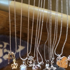 お譲り先決定！カジュアルネックレスとブレスレットセットの画像