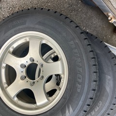 スタッドレス、ホイル付き、ランドクルーザーの画像