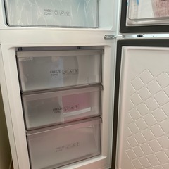 新品未使用2024年式TCLノンフロン冷凍冷蔵庫 186Lの画像