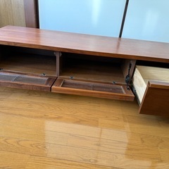 テレビボードの画像