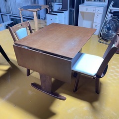 💥激安💥❗️現状渡し❗️取りに来れる方限定価格❗️伸ばせる ニトリ　ダイニングテーブルセット　椅子2脚　収納付き便利の画像