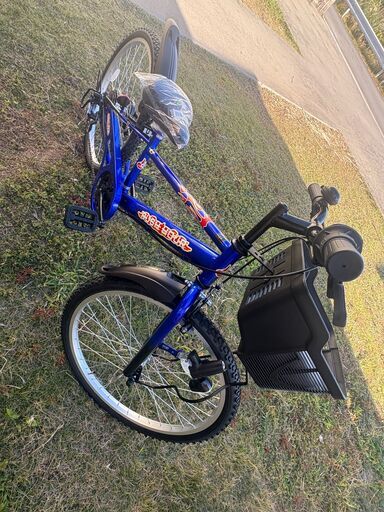 新品　未使用　２４型　青　カゴ付き自転車（小学生、中学生用）鍵もついてます