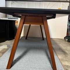 ダイニングテーブルの画像