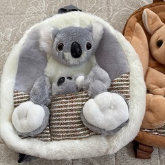  コアラとカンガルーリュックの画像