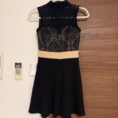 ワンピース2着、ドレス2着の画像