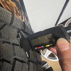 215/55r17スタッドレスタイヤ ダンロップwinter4本セット(タイヤのみ)の画像