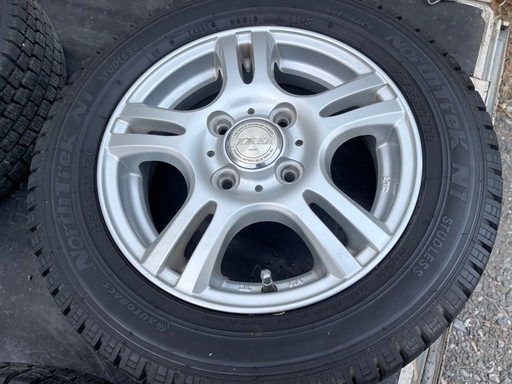 ★スタッドレスタイヤ　155/65R13