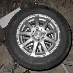 スタッドレスタイヤ（ホイール付き）の画像