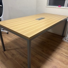受け渡し決定  
LOOKIT 会議用テーブル 会議テーブル 配線ボックス付き 幅1800×奥行900×高さ720mm ナチュラル×シルバー NF-GLM-1890H  の画像