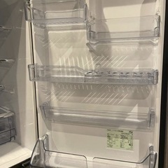 冷蔵庫【配達無料お届け設置出来ます💫都内近郊🚚】✨AQUA製375ℓ大容量高機能モデル✨除菌クリーニング済✨極美品✨他にも冷蔵庫.洗濯機.電子レンジ.オーブン電子レンジ.炊飯器.テーブル&椅子.机&チェアー.ベット&マットレス.ソファーなど多種多様な美品が有ります✨お気軽にお問い合わせ下さい💫 の画像