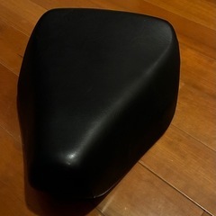 スーパーカブ純正シートとキャリアと社外リアボックスの画像