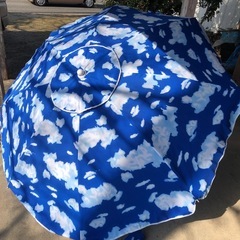 美品◆傾け機能付きビーチパラソルとスタンドのセットの画像