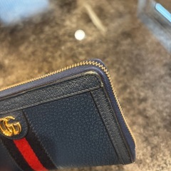 Gucci ネイビー 長財布 GGロゴチャーム　正規店購入　ラウンドファスナーの画像