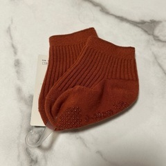 ベビー靴下　テラコッタ　新品タグ付きの画像