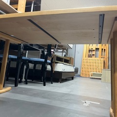 ４人用テーブルの画像