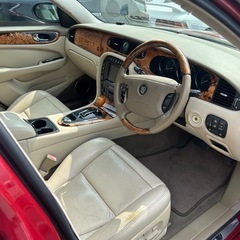 ジャガー　XJ ワインレッド　の画像