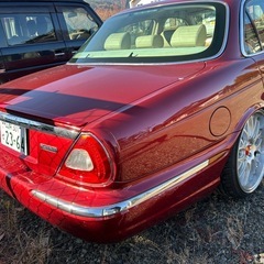 ジャガー　XJ ワインレッド　の画像