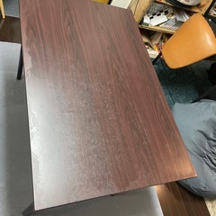 木目調ダイニングテーブルの画像