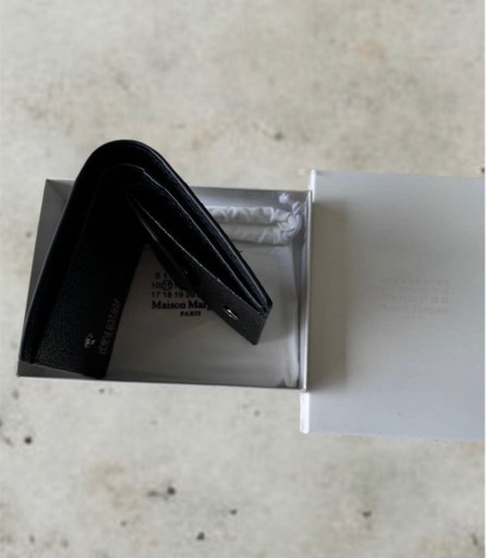 【決まりました】Maison Margiela マルジェラ 4ステッチ レザー二つ折り財布 ブラック 箱袋付き