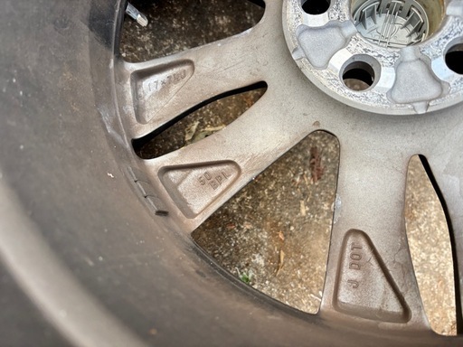TOYOTA カローラツーリング WxB 純正 17インチ スタッドレス付き ブリザック　215/45R17