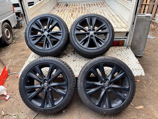 TOYOTA カローラツーリング WxB 純正 17インチ スタッドレス付き ブリザック　215/45R17