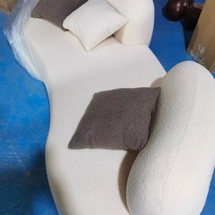 2人用ソファ　170cmホワイトファブリックソファ 曲線デザインの画像