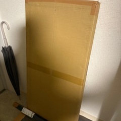 黒いスチールラックの画像