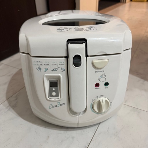 【新品未使用】クリーンフライヤー DF-535T ホワイト サン株式会社クリーンフライヤー電気フライヤーDF-535T (chanchan