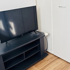 テレビとテレビ台の画像