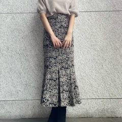 ココディール（COCO DEAL）のラインフラワー配色刺繍ハイウエストマーメイドスカートの画像