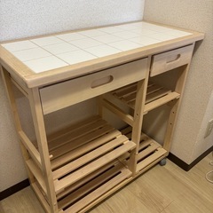 上部タイル　キャスター付きナチュラル木製棚　の画像