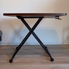 昇降式テーブルの画像