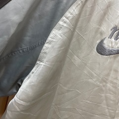 ナイキ　サテンブルゾンの画像