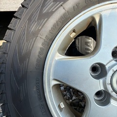 【195/80R15 107/105L LT】ニッサンキャラバン スタッドレスタイヤの画像