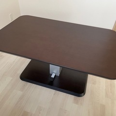 昇降式テーブル（ダークブラウン）の画像