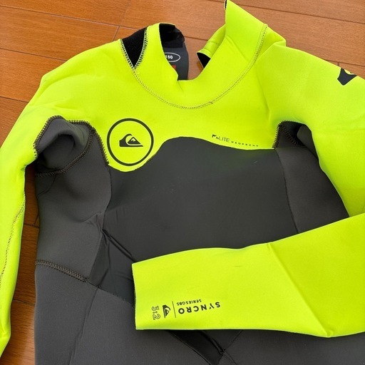 美品‼️キッズ　クイックシルバーウエットスーツ
