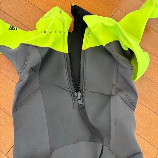 美品‼️キッズ　クイックシルバーウエットスーツ
