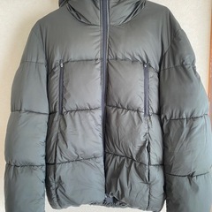 ダウンジャケット カーキ色の画像