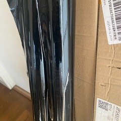 光沢のある黒ビニールラップフィルム カーラッピングデカールロール バブルフリー エアリリース 車両・バイク用デカール DIY 接着剤装飾アクセサリーの画像