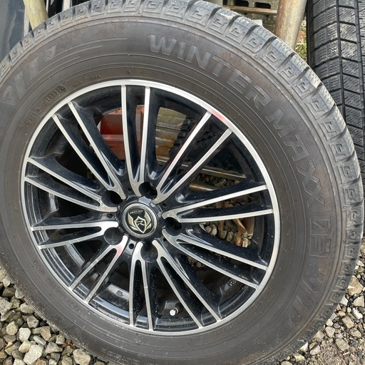 スタッドレスタイヤホイール　215/60R16　