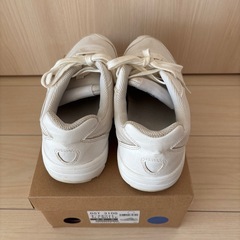 美品中学用スニーカー白24.5cm24cmEE中学生入学制服の画像