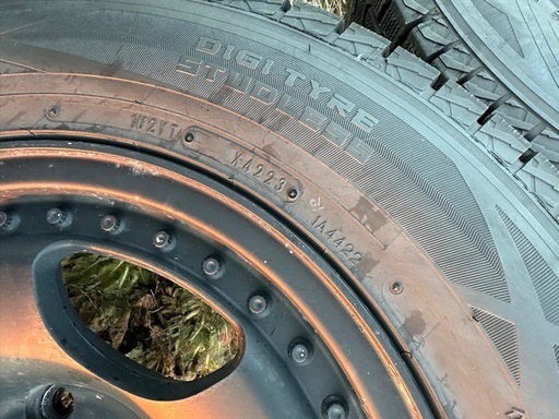 ジムニーシエラ　23年スタッドレス　205/70R15
