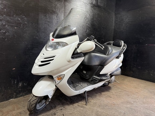 ★支払総額5.5万円★定休日なし！いつでも現車確認可能です！ キムコ グランドディンク125DX 白 外観良好！ 社外ハンドル！ ロングスクリーン！ 車格大きい125ccリアキャリア付き！