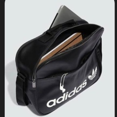 adidas ショルダーバッグの画像