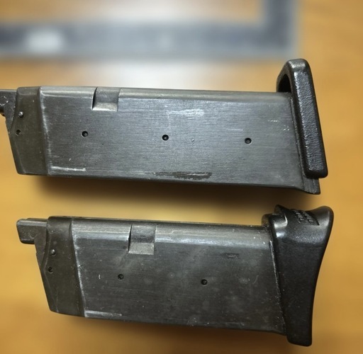 BB、ガス付。ＫＳＣ-Ｇ26グローバックＫＳＣマガジン２個付、エア漏れアリ